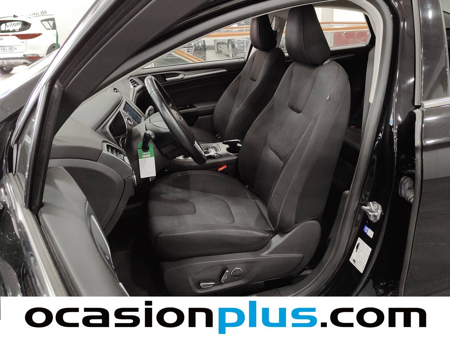 Foto asientos delanteros Ford Mondeo Ford Mondeo 2.0 Híbrido HEV Sedan Titanium (187 CV)