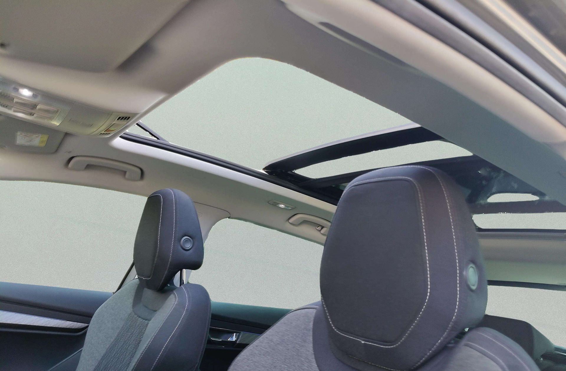 Škoda Karoq 1.5 TSI ACT Style DSG - foto 6