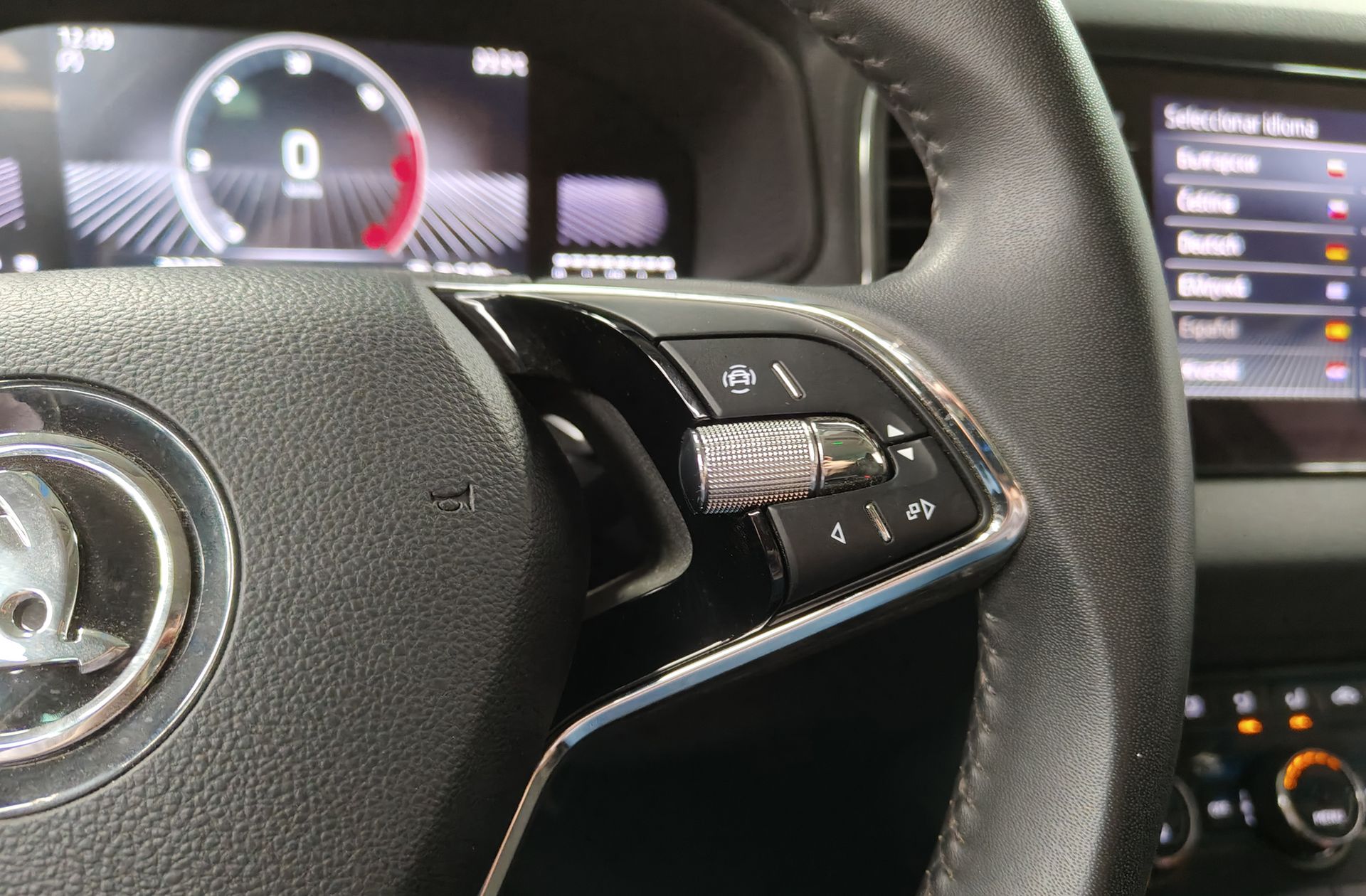 Škoda Karoq 2.0 TDI Selection - foto 27