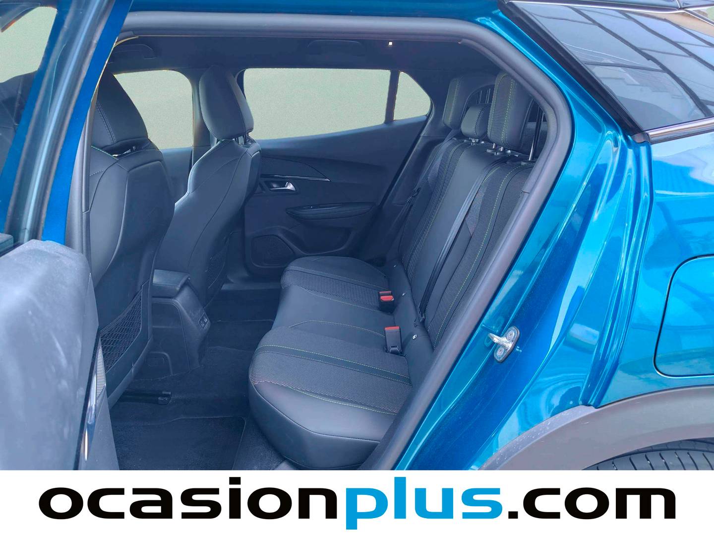 Foto asientos traseros Peugeot 2008 Peugeot 2008 GT Hybrid eDCS6 (145 CV)