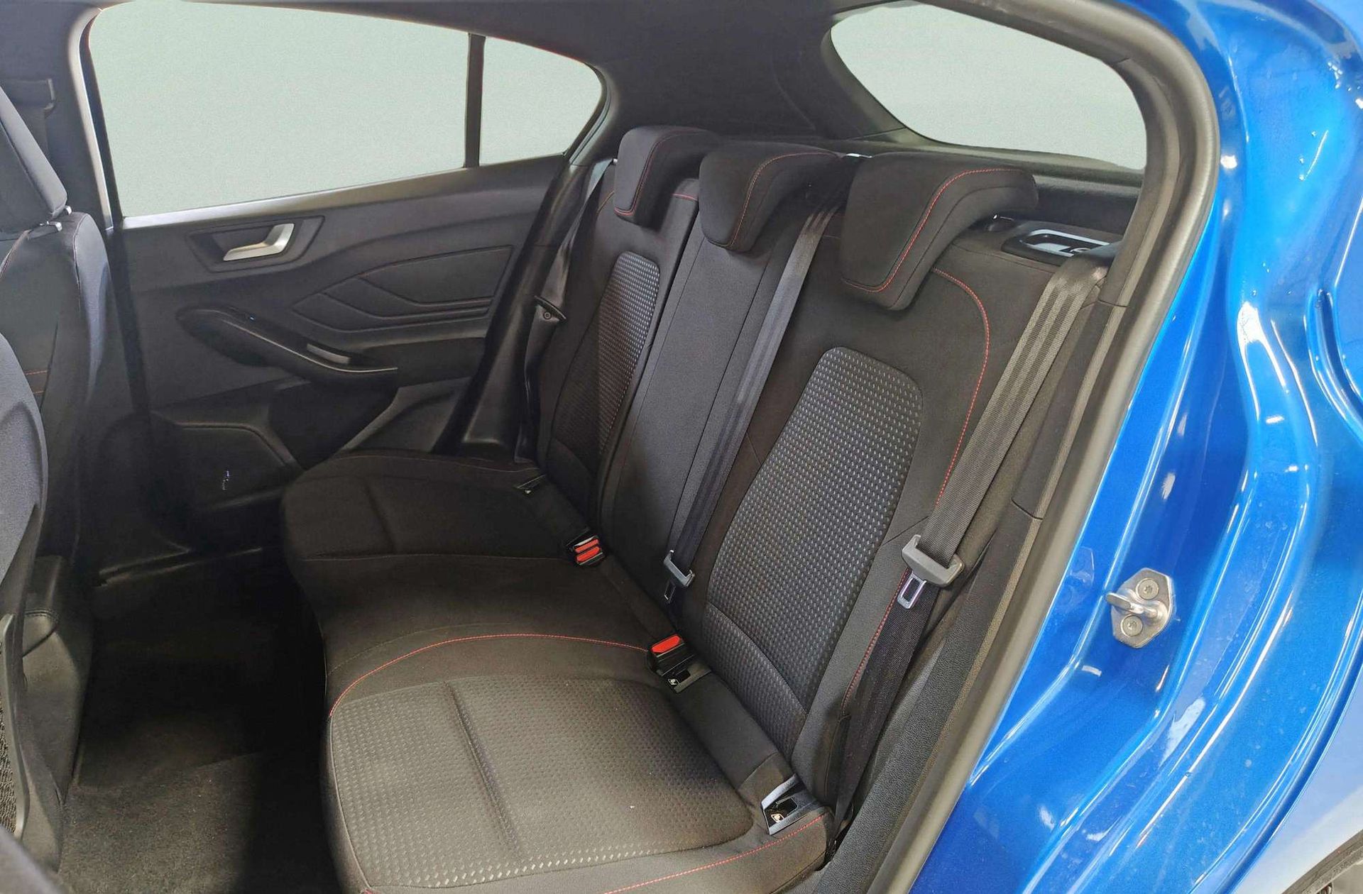 Ford Focus 1.0 EcoBoost ST-Line - foto 12