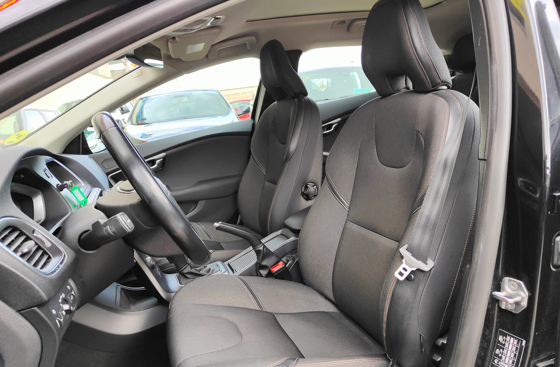 Volvo V40 D3 Momentum - foto 9