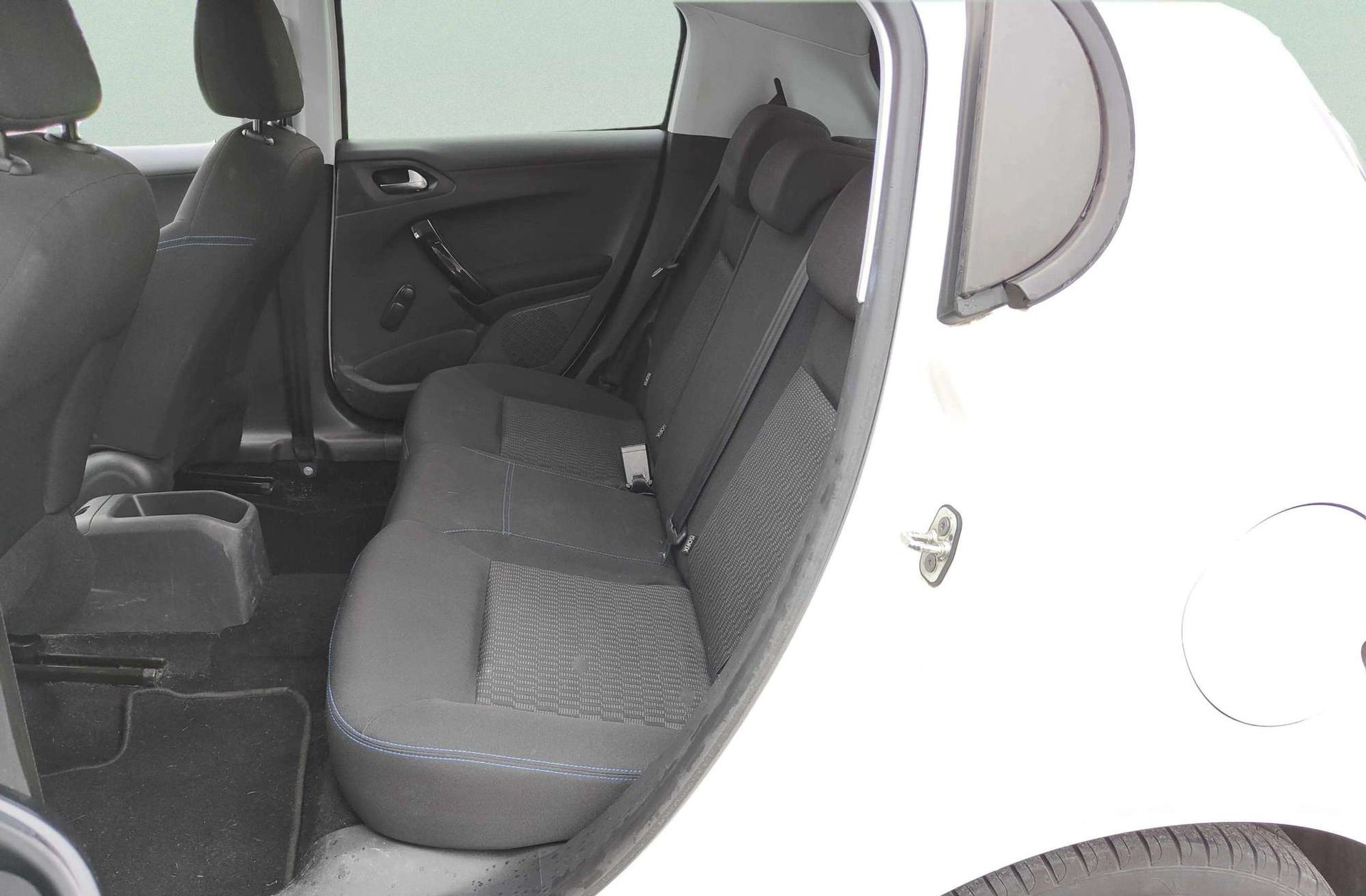 Peugeot 208 PureTech Signature - foto 12