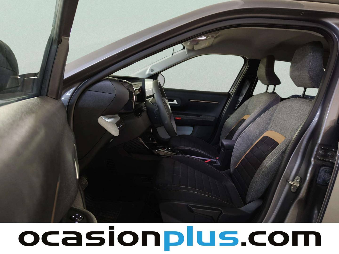 Foto asientos delanteros Citroën C3 Aircross Citroën C3 Aircross Hybrid 145 Plus e-DCS6 (145 CV)