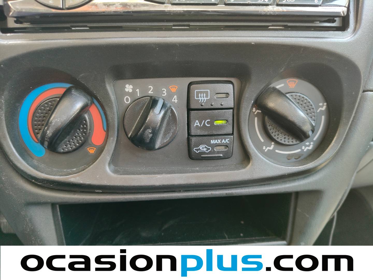 Extras y acabados del Nissan Almera Nissan Almera 1.5 Visia AA (98 CV)