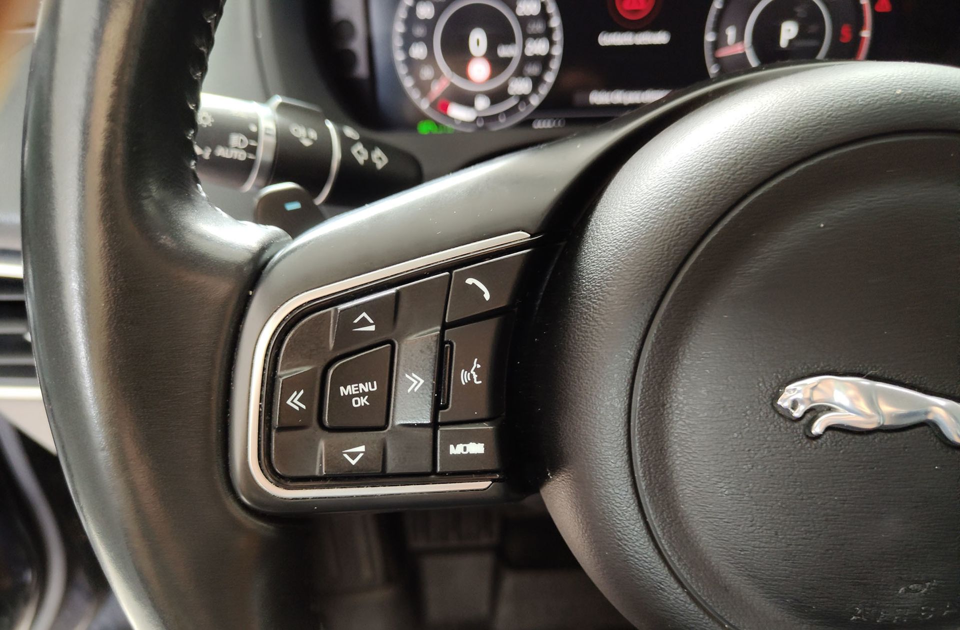 Jaguar F-Pace 2.0L i4D Pure AWD - foto 25