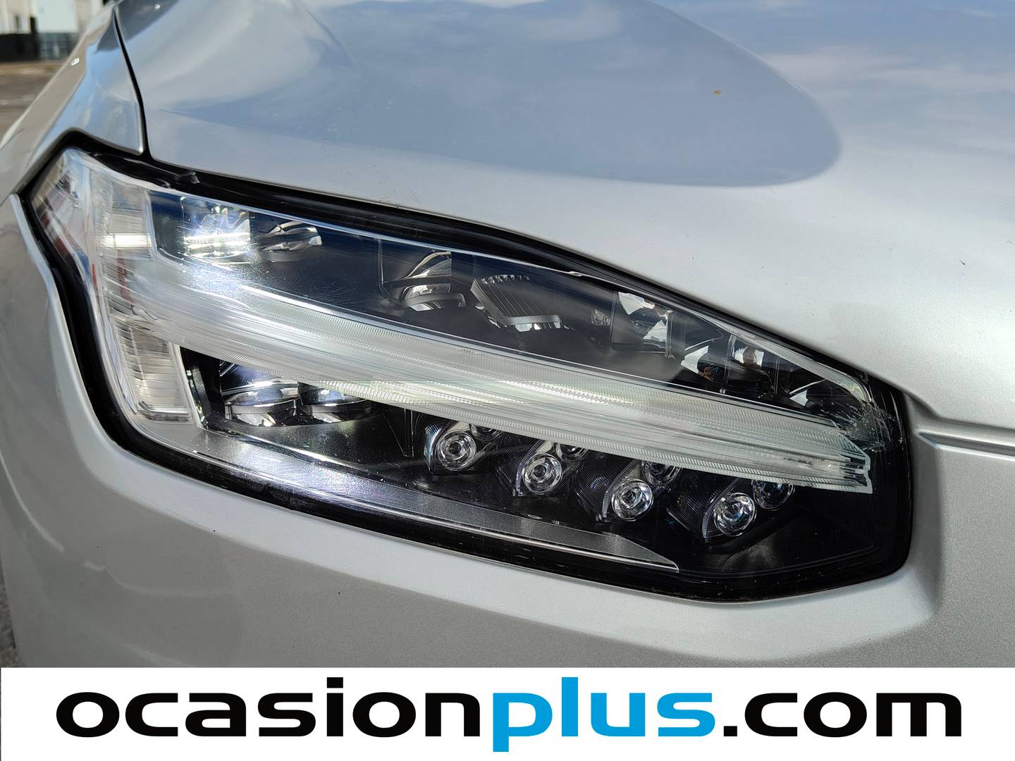 Equipamiento del Volvo XC90 Volvo XC90 D4 Momentum Auto (190 CV)