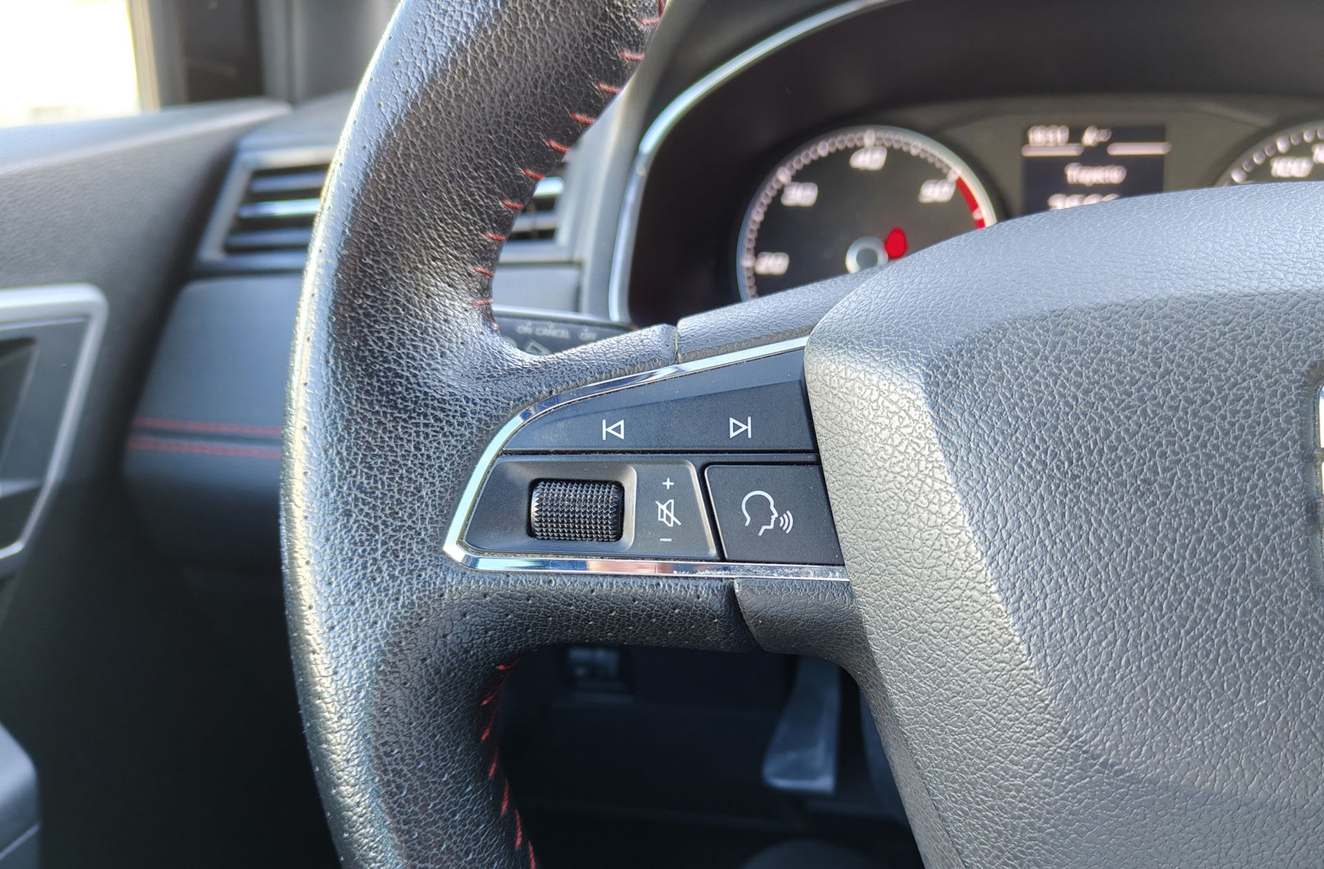 SEAT Arona 1.6 TDI Ecomotive FR - foto 30