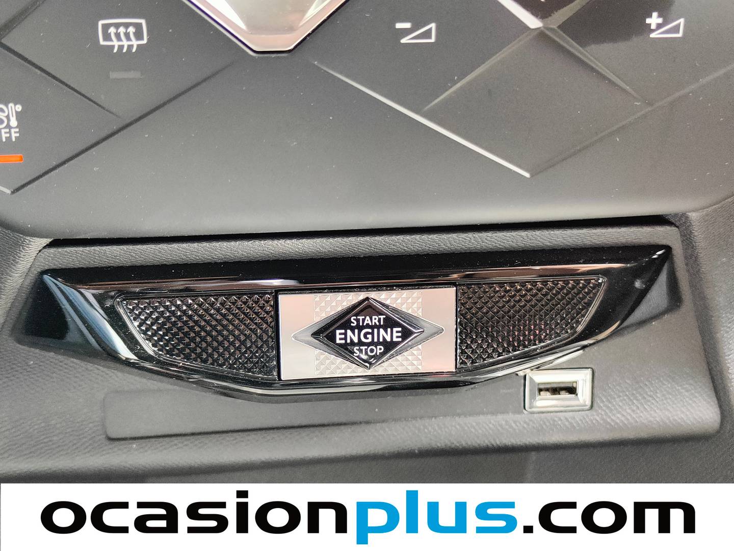 Foto DS DS 3 Crossback DS DS3 BlueHDi 130 So Chic Auto  (131 CV)