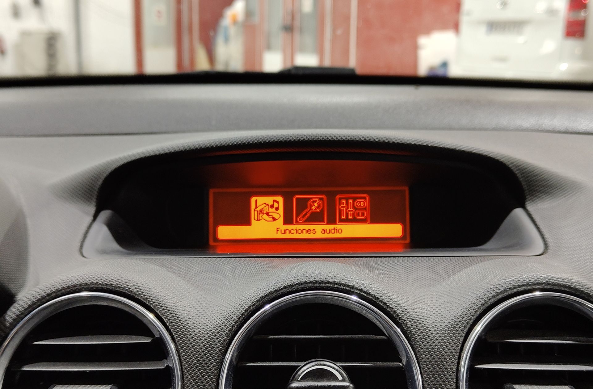 Peugeot 308 1.6 HDi FAP Premium - foto 24