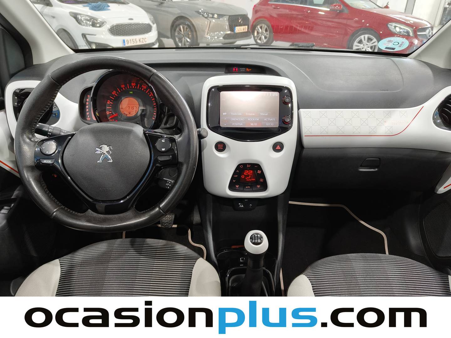 Peugeot 108 Peugeot 108 1.2 PureTech Roland Garros TOP! (82 CV) de ocasión