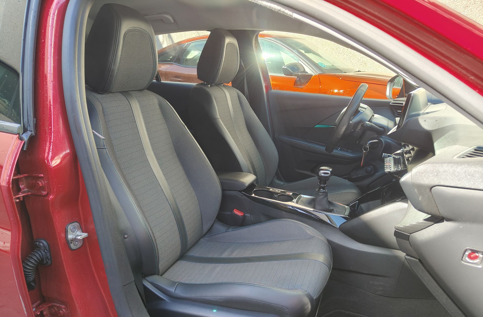 Peugeot 208 PureTech 100 Allure - foto 18