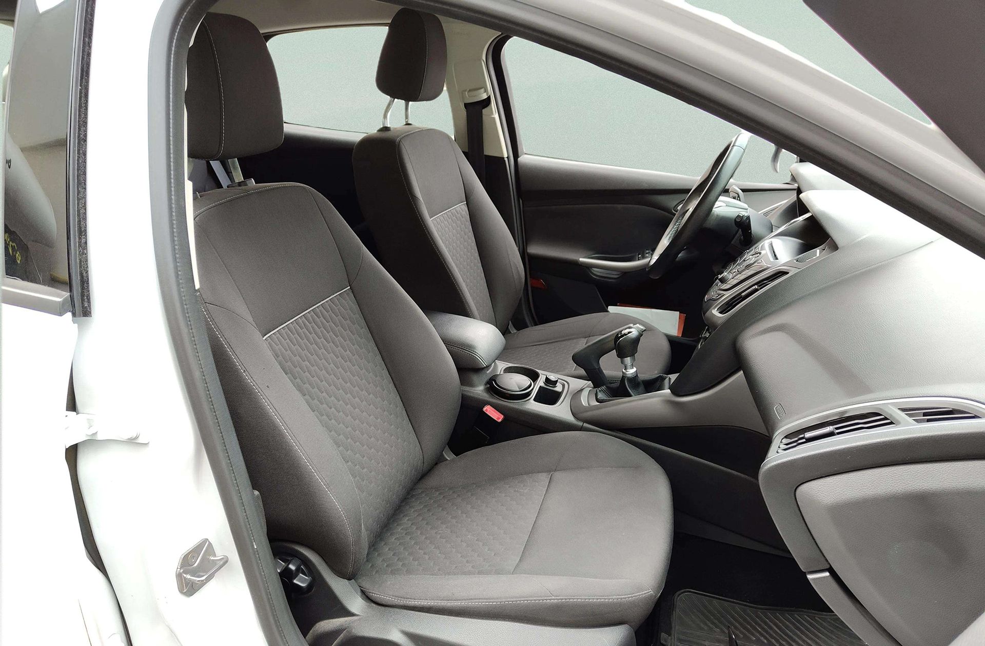 Ford Focus 1.0 EcoBoost Trend - foto 17