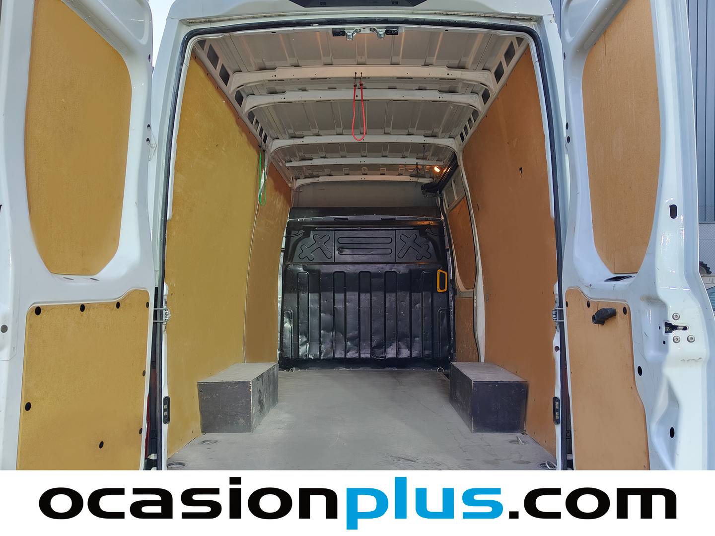 Foto asientos traseros Iveco Daily Iveco Daily Furgon 35S 16 V 3520L/H2 (156 CV)