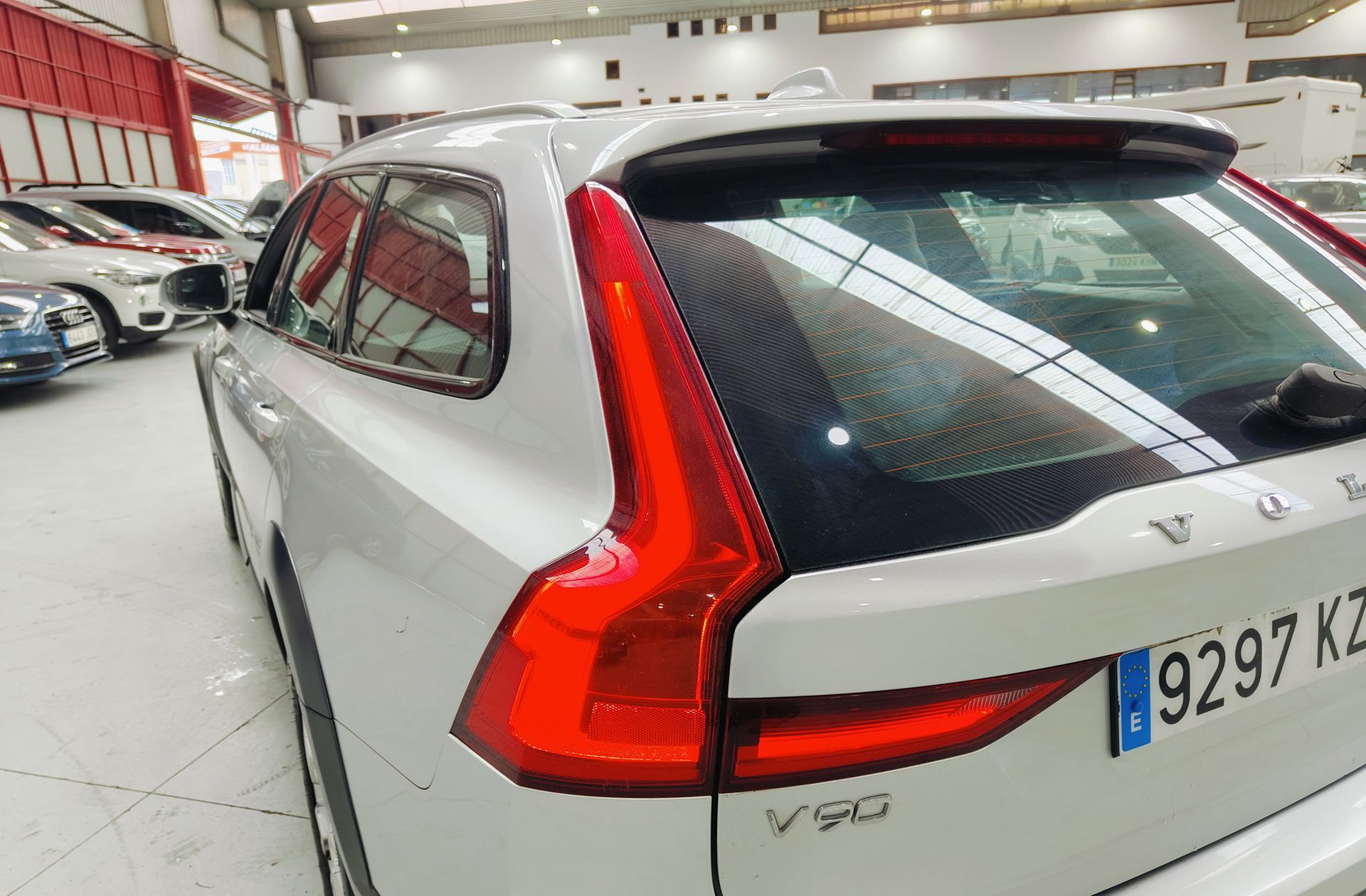Volvo V90 D4 VOR AWD - foto 17