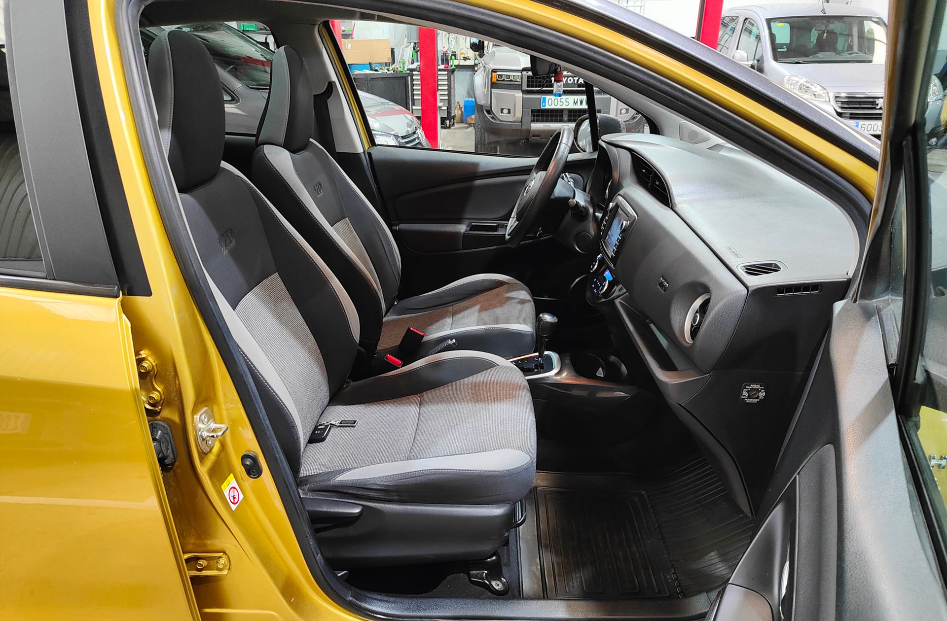 Toyota Yaris 1.5 100H Feel 20 Aniversario - foto 18