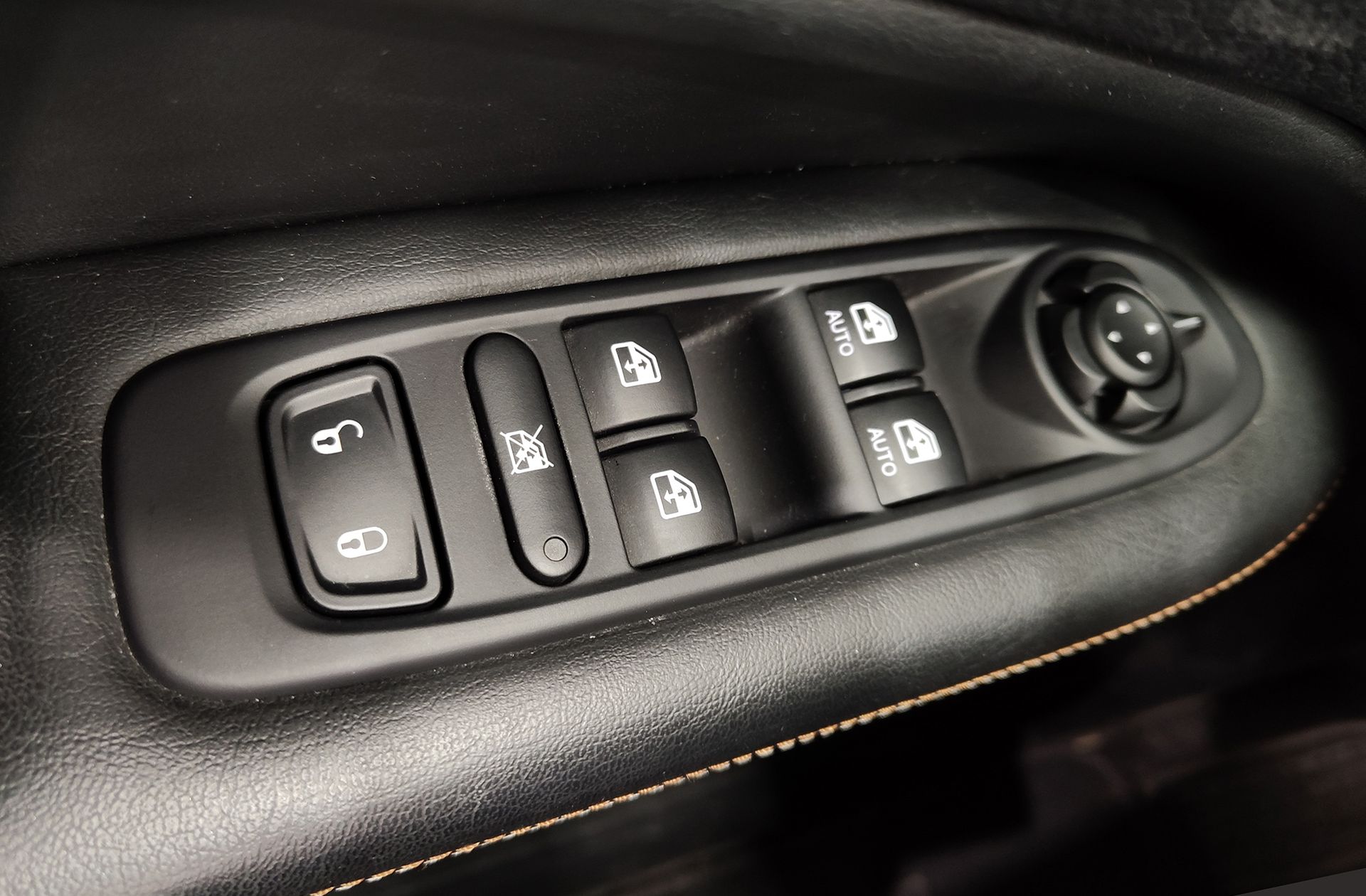 Jeep Compass 1.4 MultiAir Sport 4x2 - foto 30