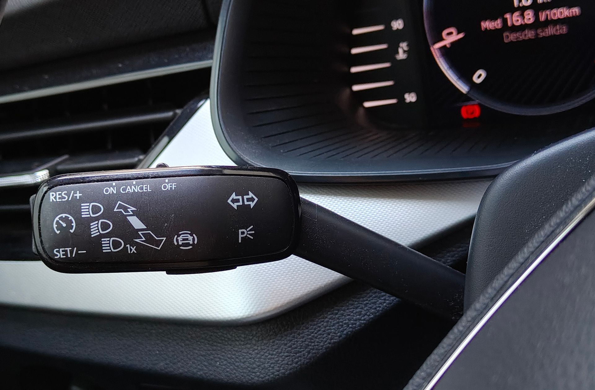 Škoda Kamiq 1.0 TSI Emotion - foto 30