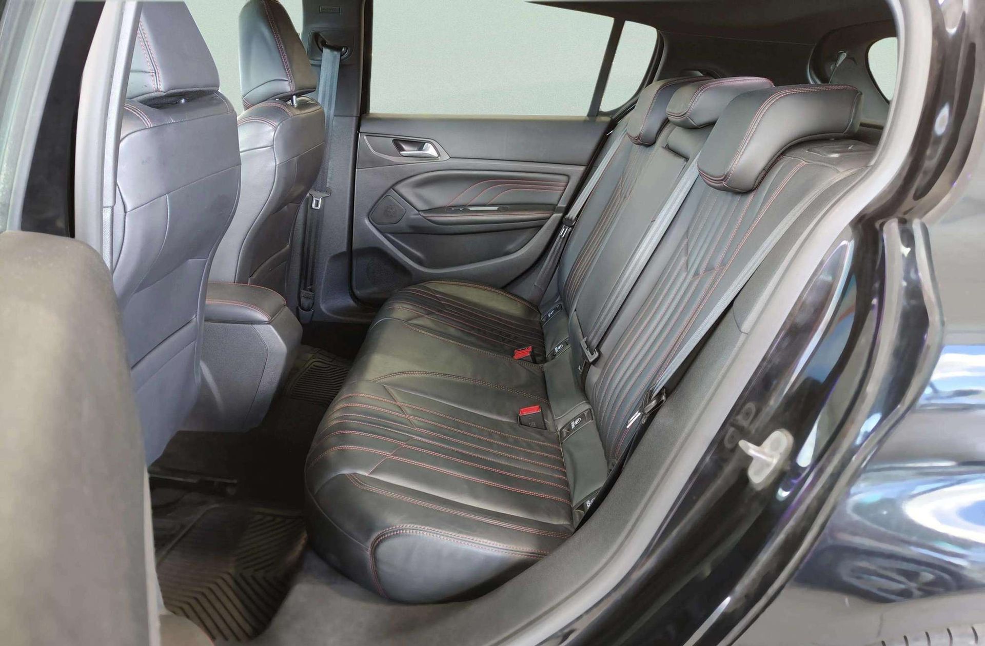 Peugeot 308 PureTech 130 GT Line EAT6 - foto 18