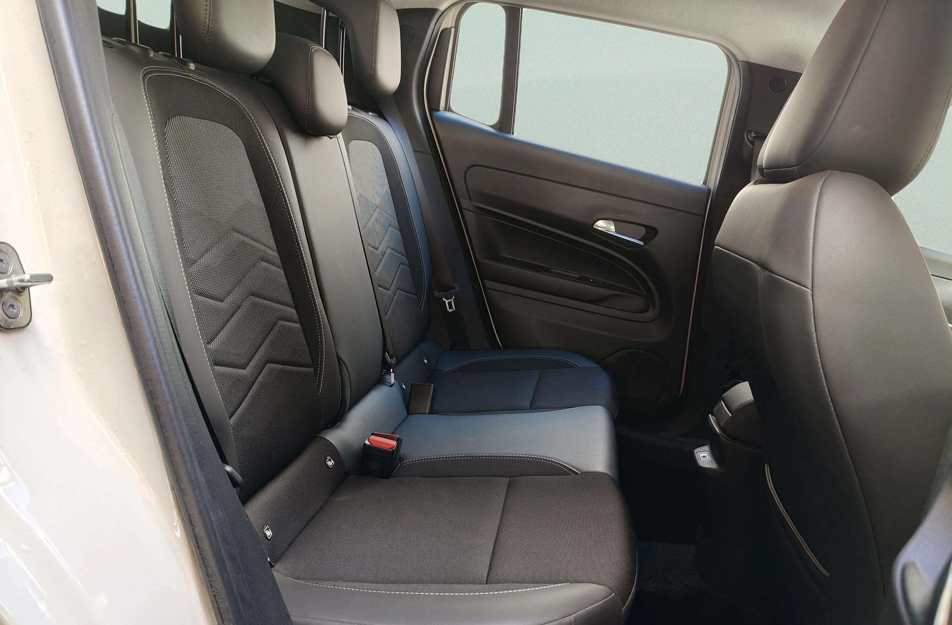 Jeep Avenger 1.2 G Altitude - foto 21