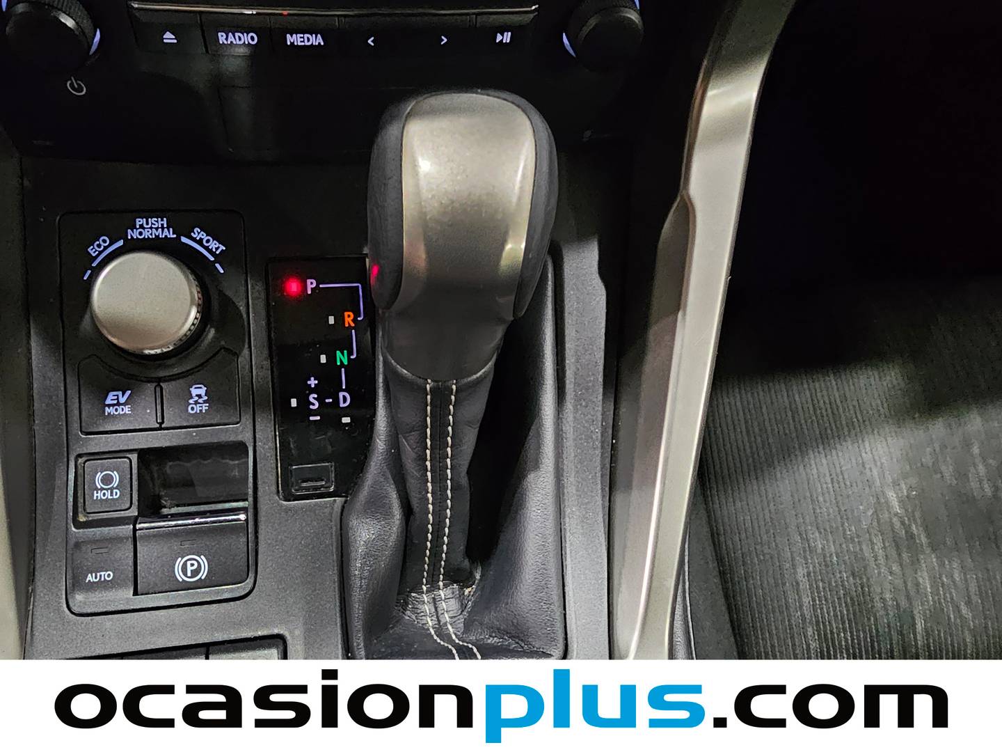 Foto Lexus NX Lexus NX 300h Corporate 2WD (197 CV)