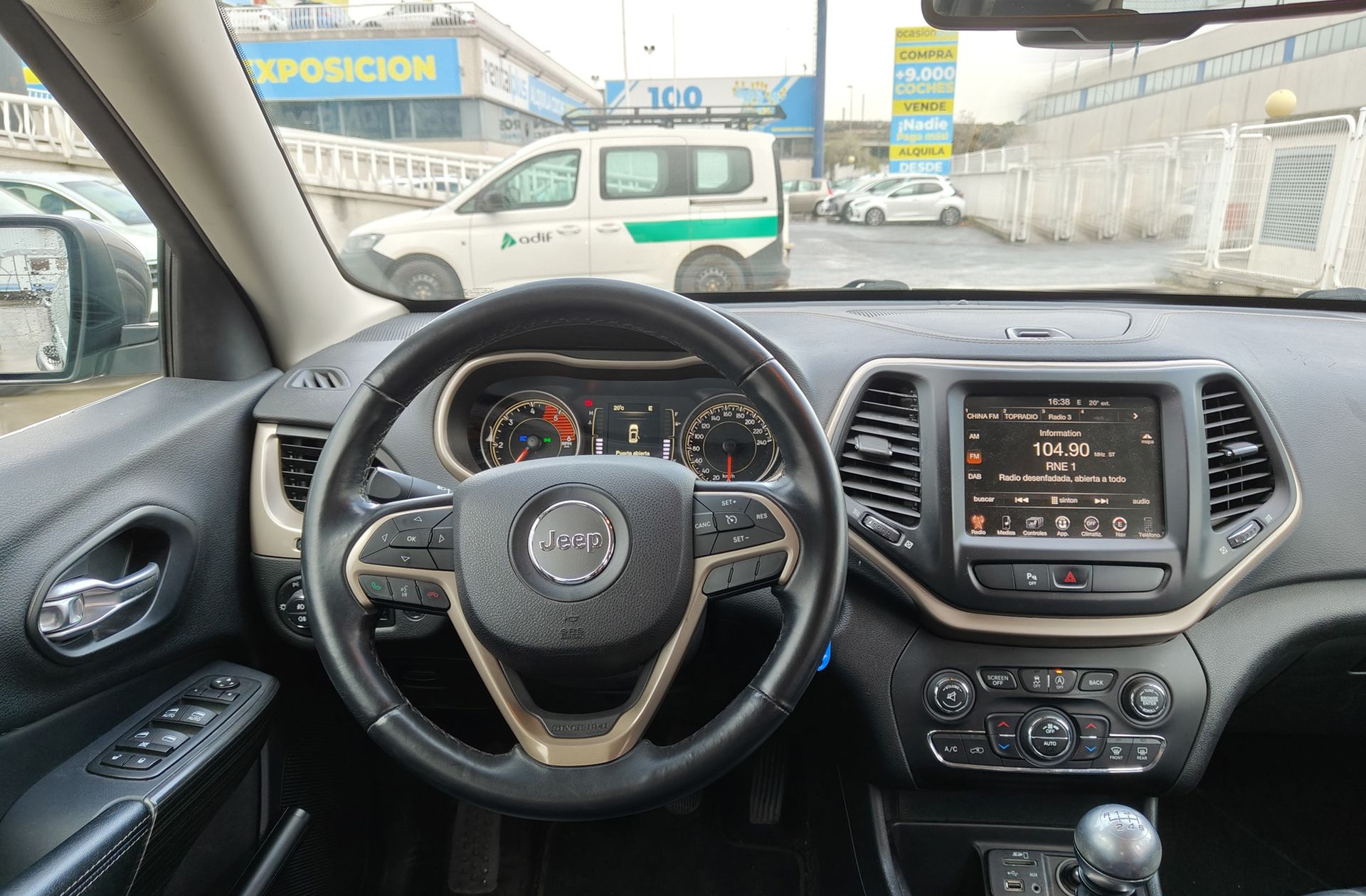 Jeep Cherokee 2.0 CRD Longitude 4x2 - foto 24