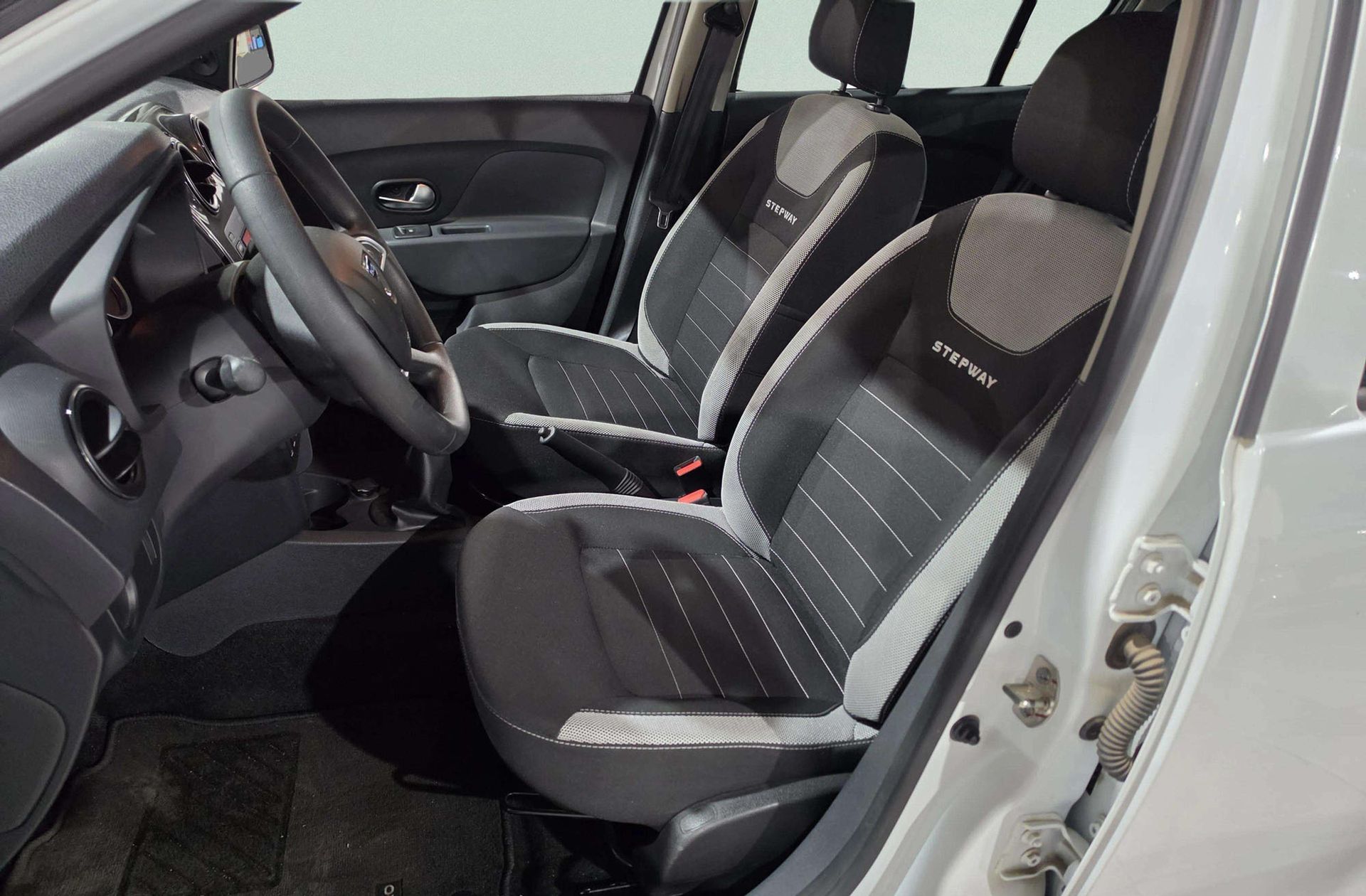 Dacia Sandero Stepway Essential 1.0 - foto 8