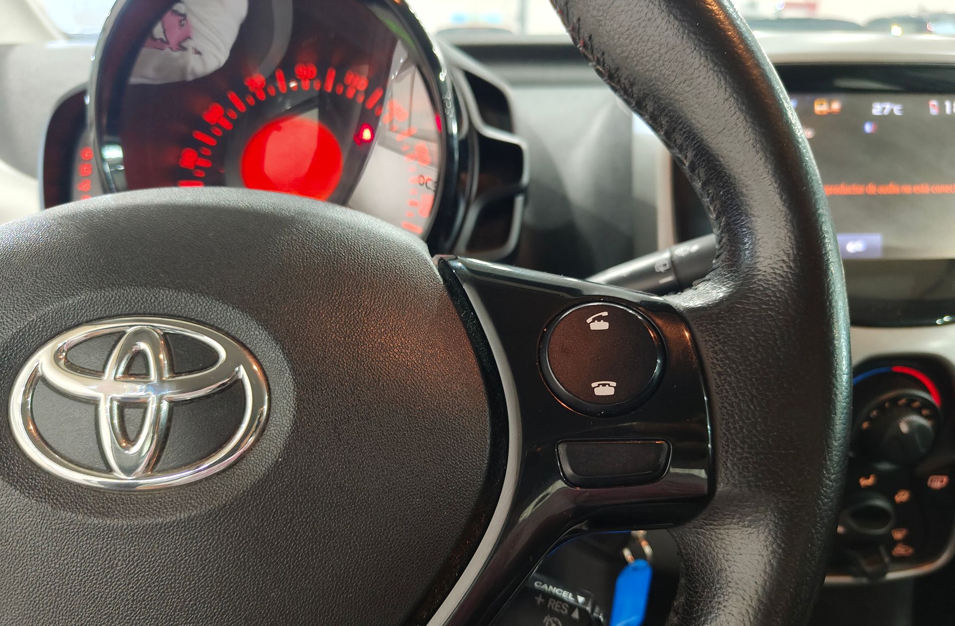 Toyota Aygo 1.0 70 x-play - foto 22