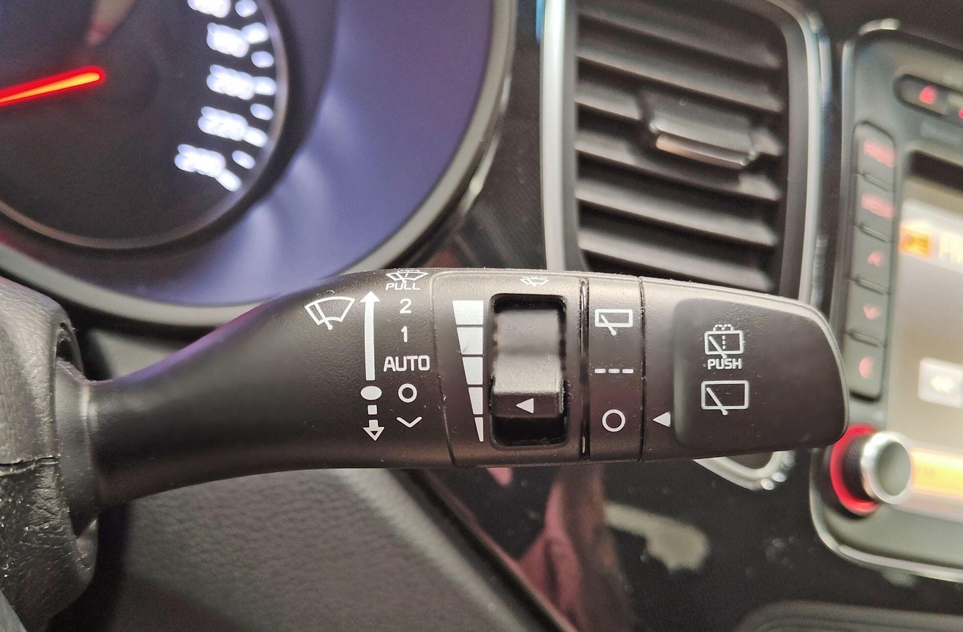Kia Carens 1.6 GDi Uefa Euro 2016 Eco-Dynamics - foto 29
