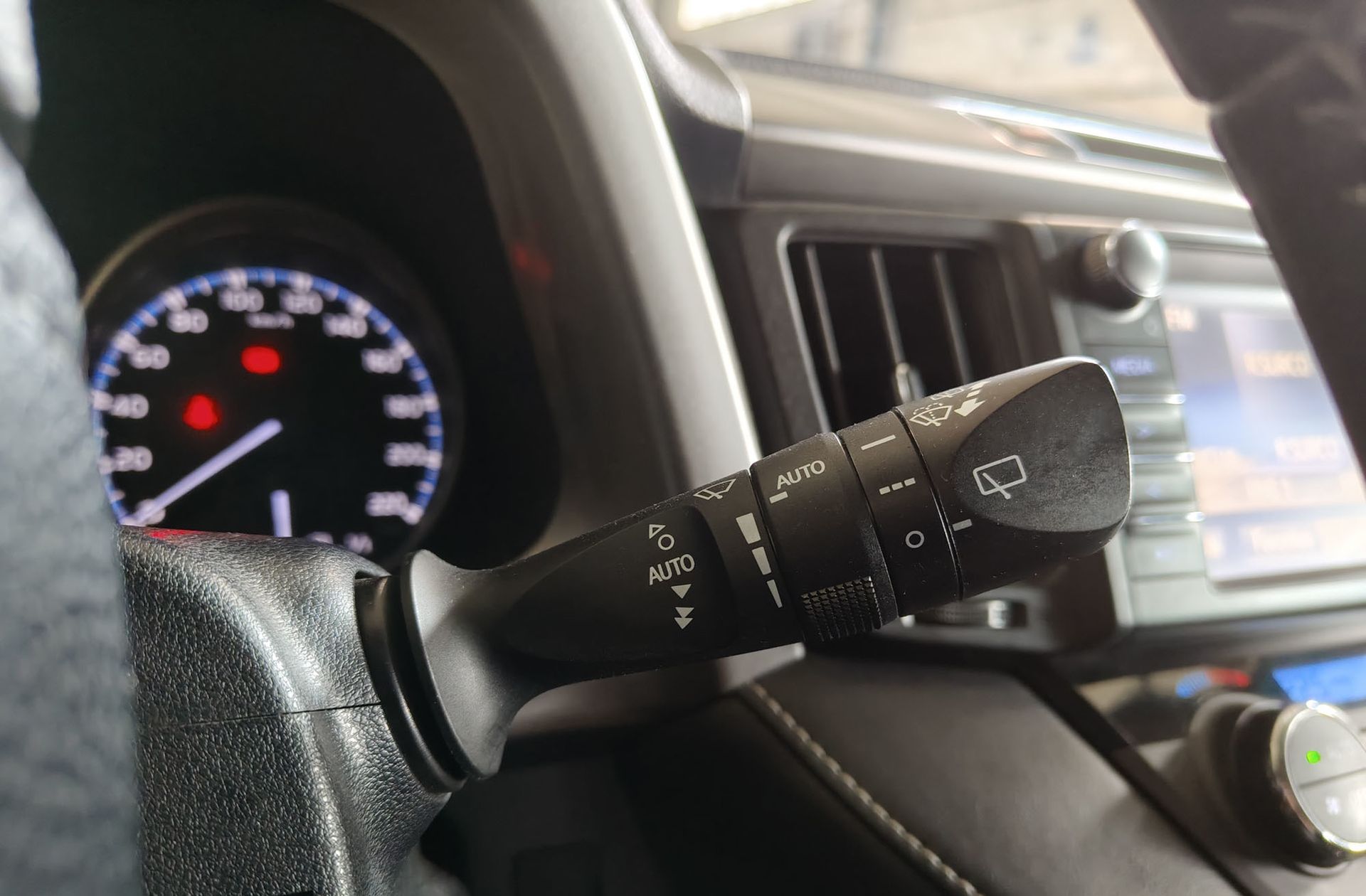 Toyota RAV4 150D 2WD Advance - foto 24