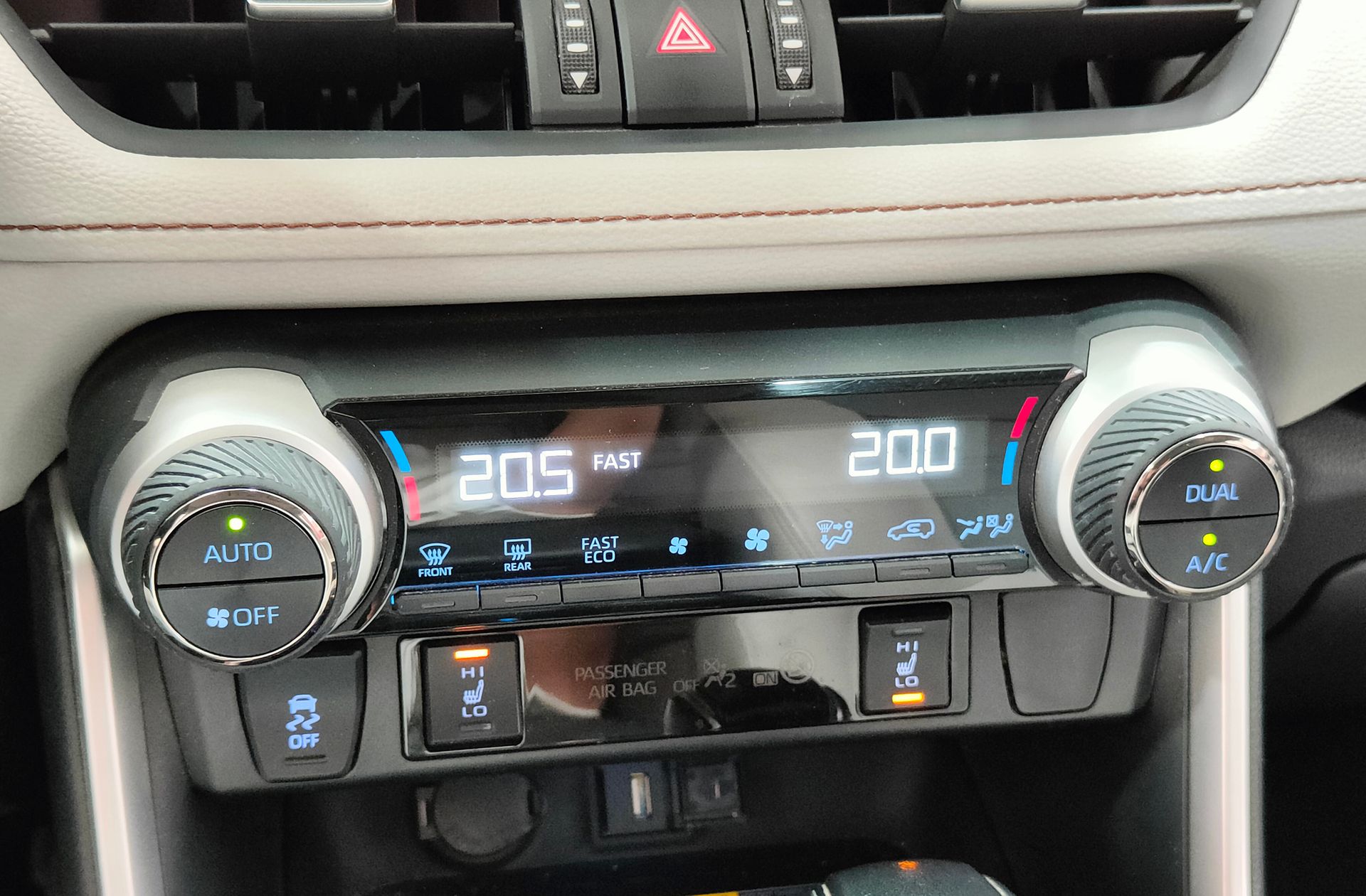 Toyota RAV4 2.5l Hybrid Luxury - foto 35