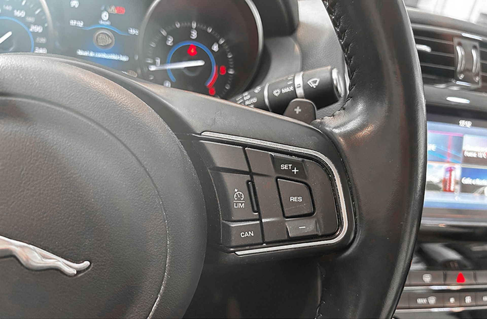 Jaguar XE 2.0 Diesel Pure RWD - foto 25