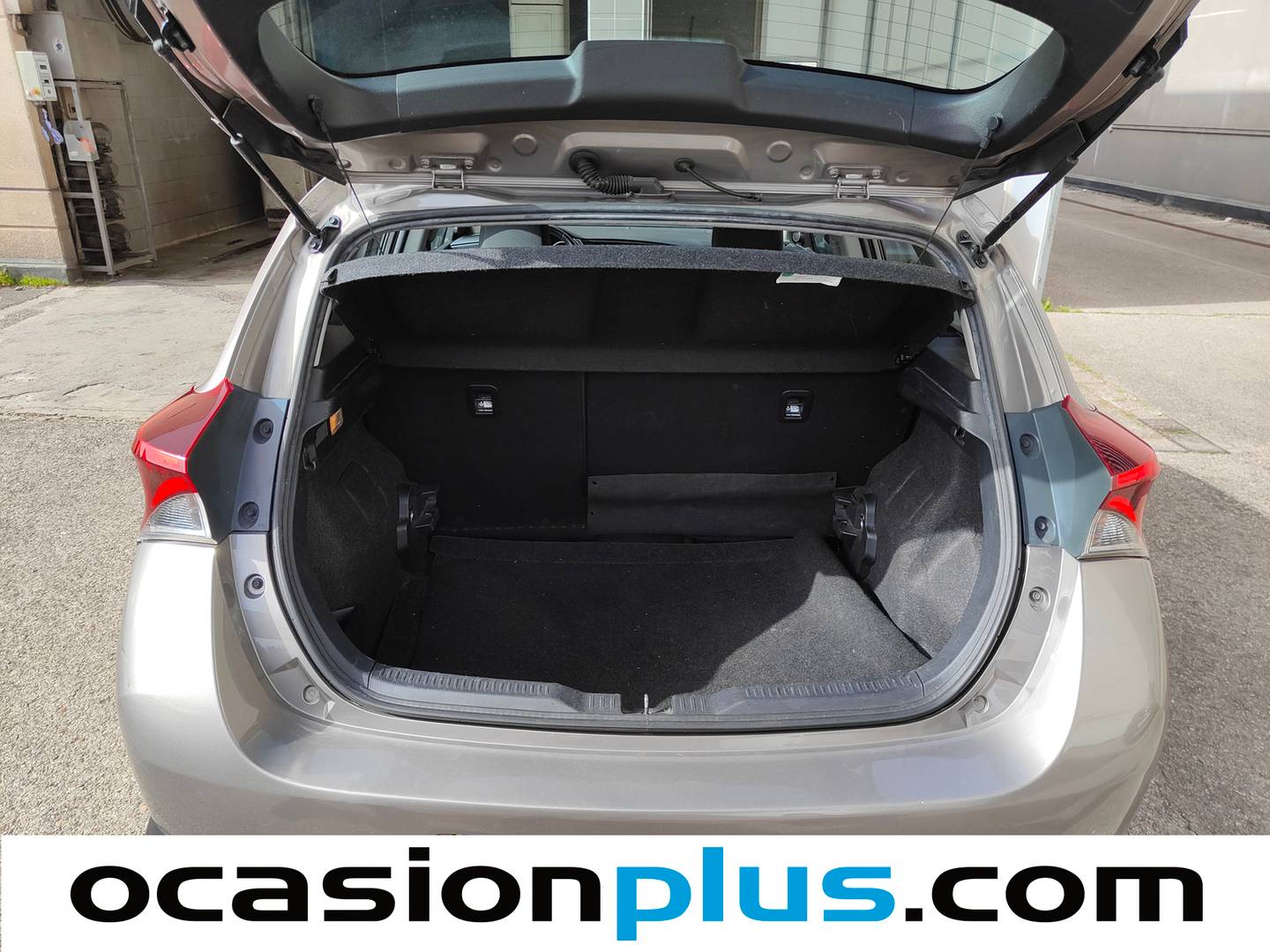 Fotos maletero Toyota Auris Toyota Auris 120T Active (116 CV)