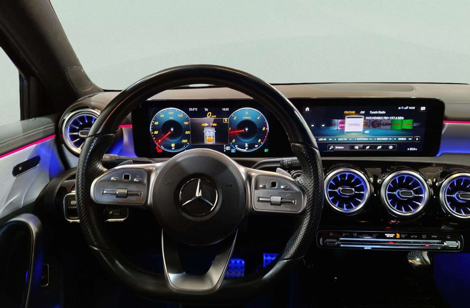 Mercedes-Benz Clase A 200 d Sedán Pack AMG - foto 23