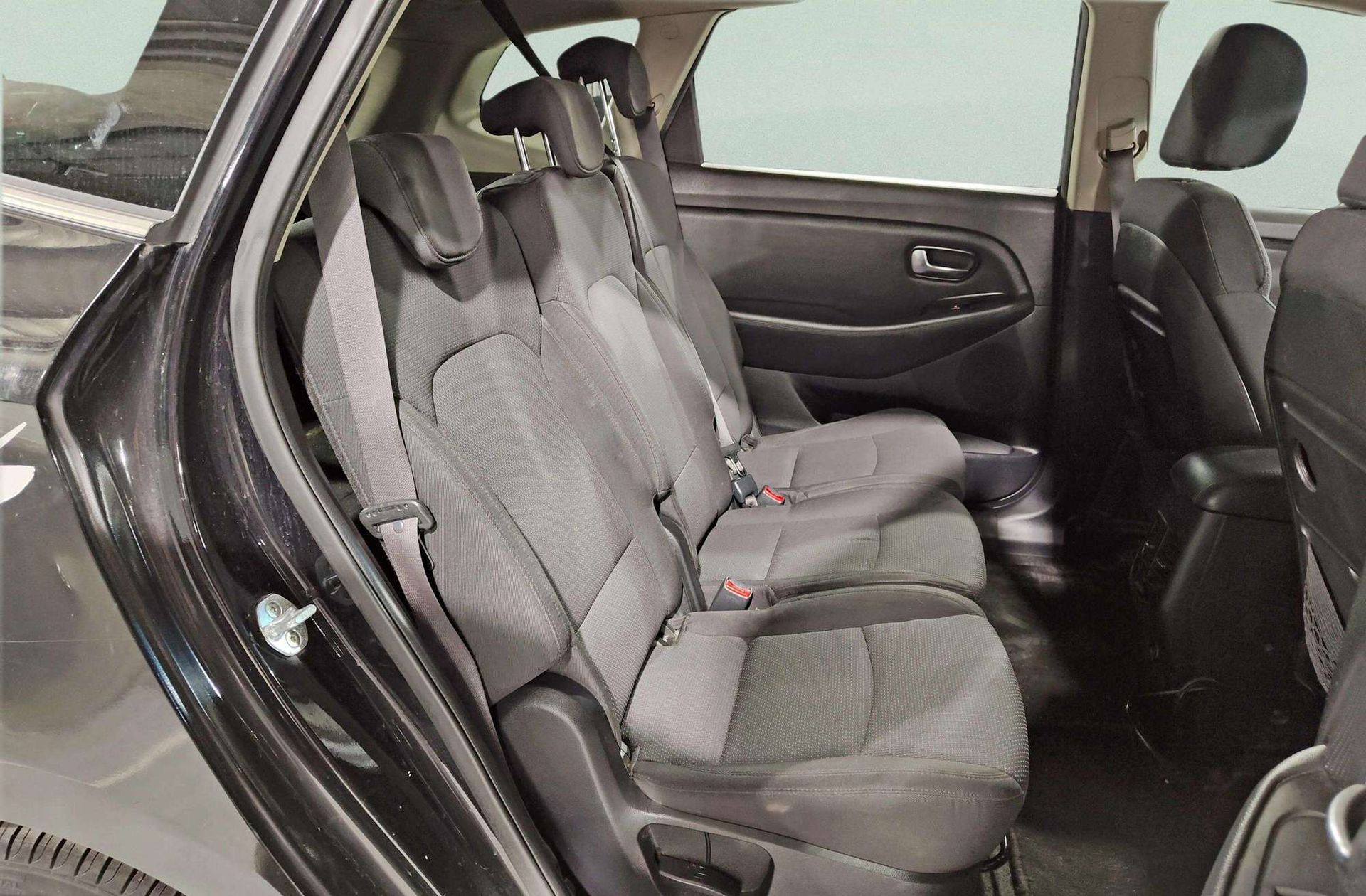 Kia Carens 1.7 CRDi VGT Drive - foto 12