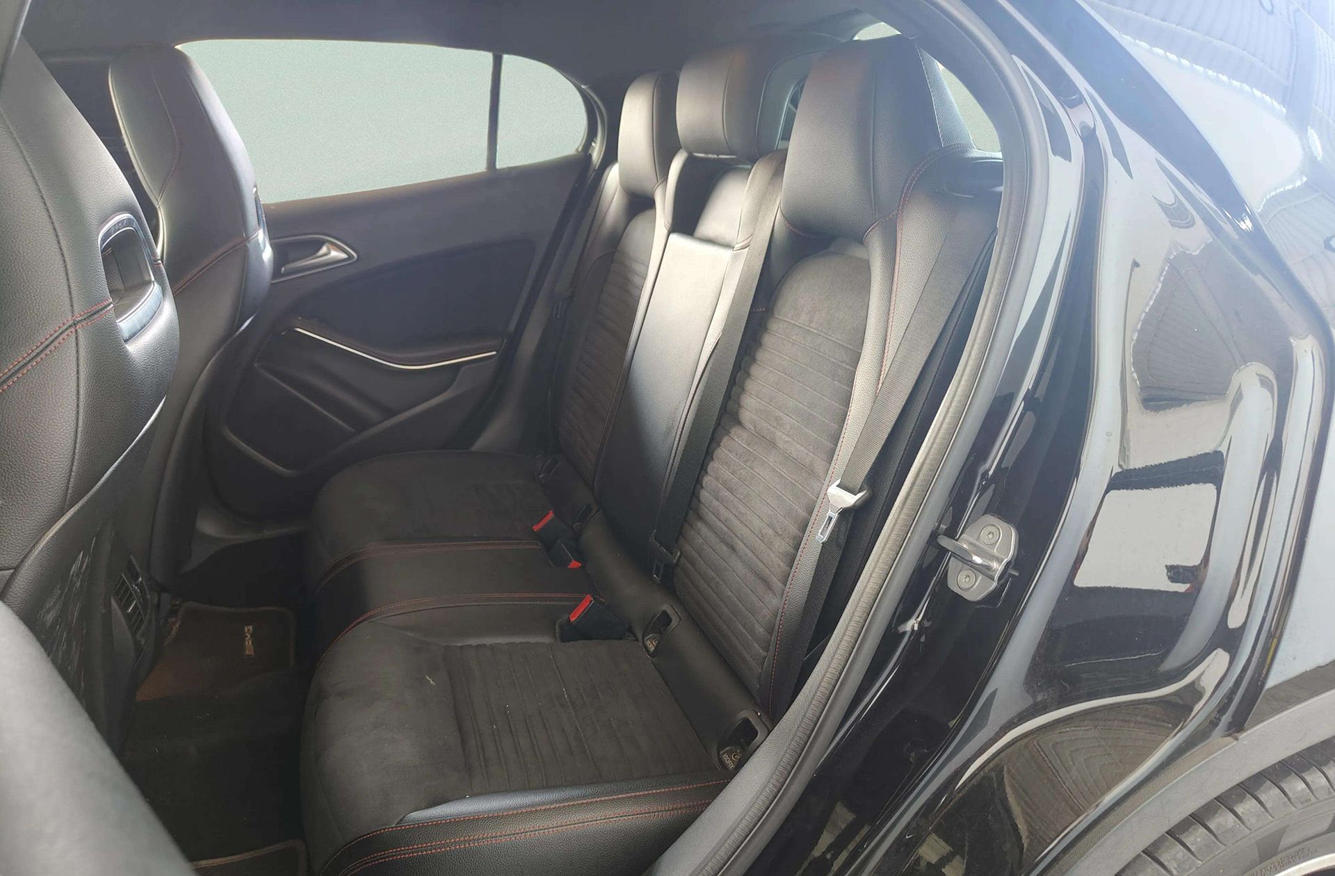Mercedes-Benz GLA 180 Pack AMG - foto 10