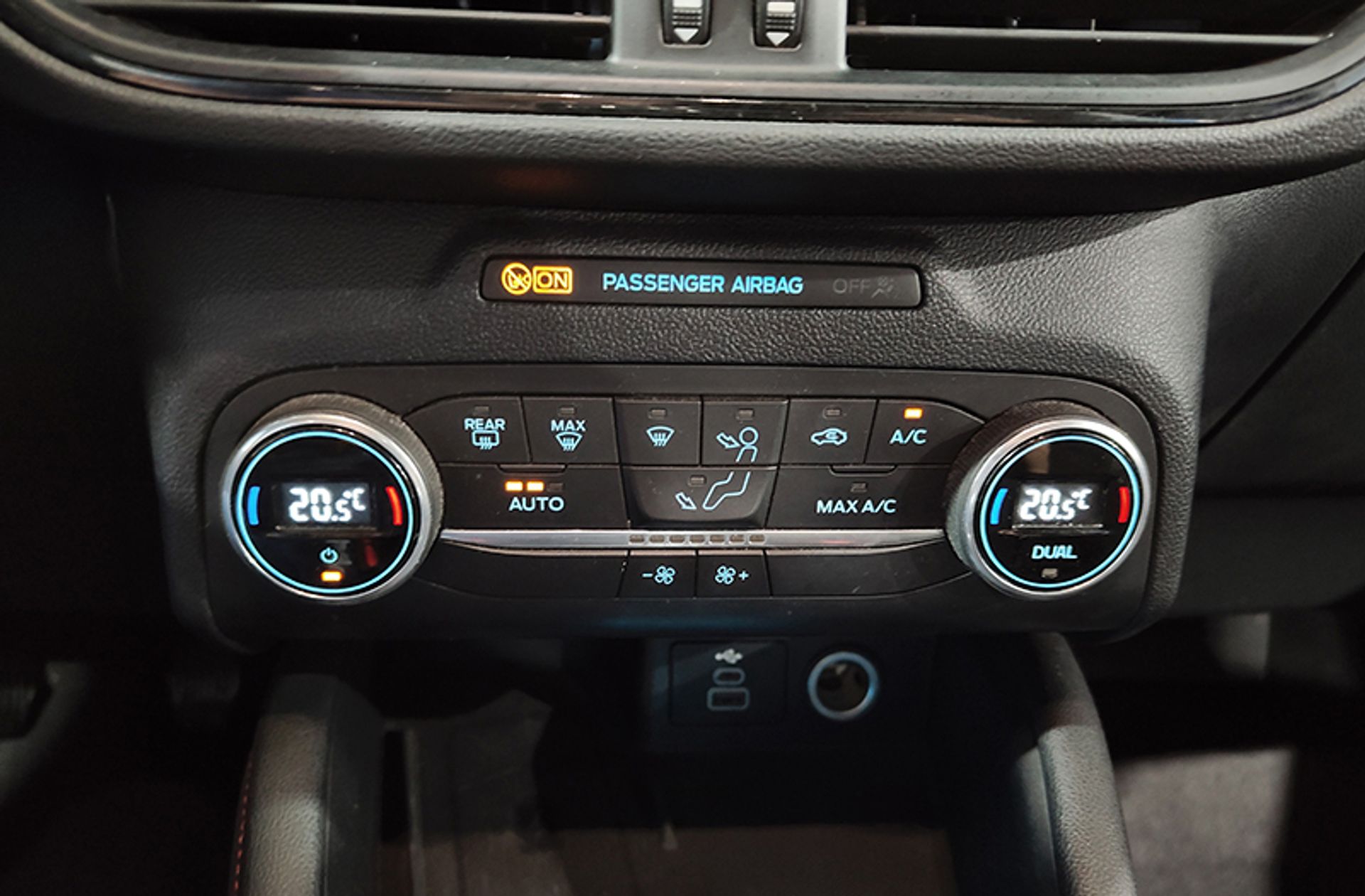 Ford Kuga 1.5 EcoBlue ST-Line - foto 32