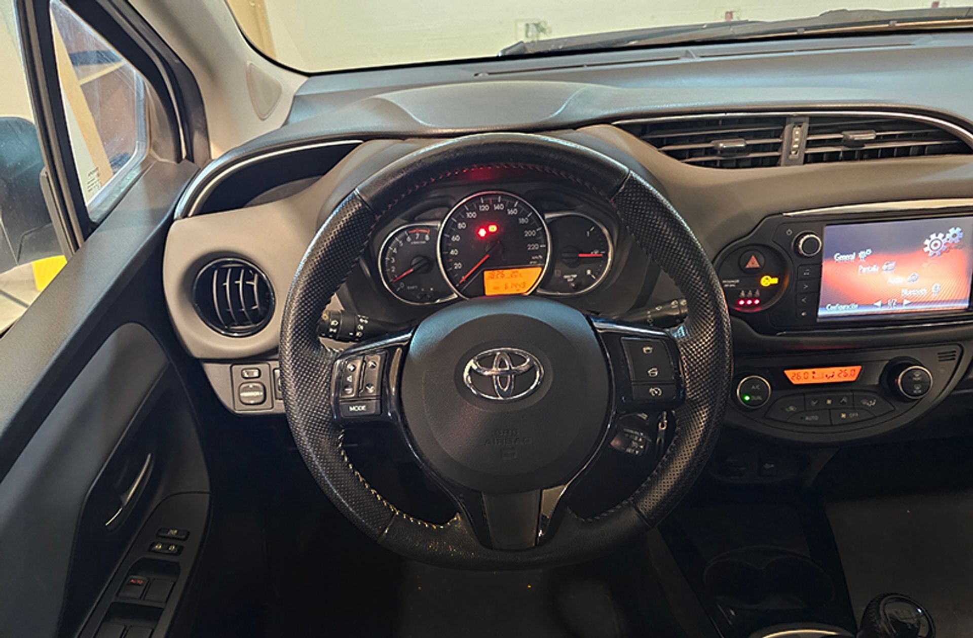 Toyota Yaris 1.3 100 Feel - foto 17