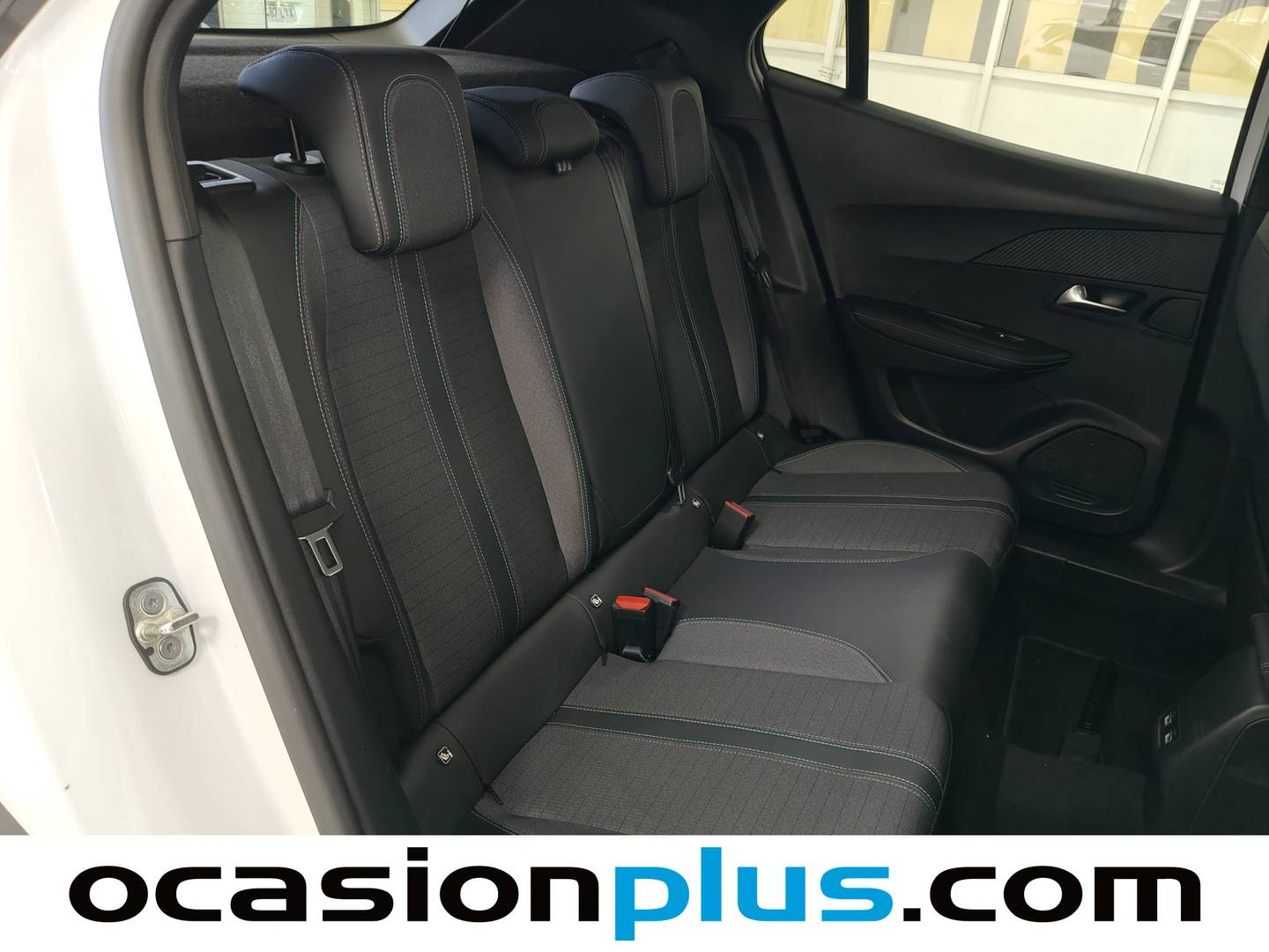 Foto asientos traseros Peugeot 2008 Peugeot 2008 PureTech 130 S&S Allure EAT8  (130 CV)