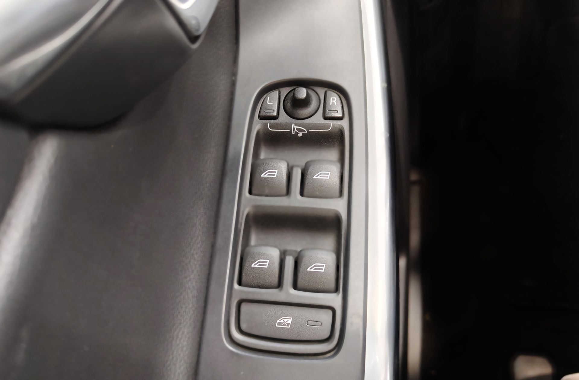 Volvo XC60 D4 Momentum - foto 37