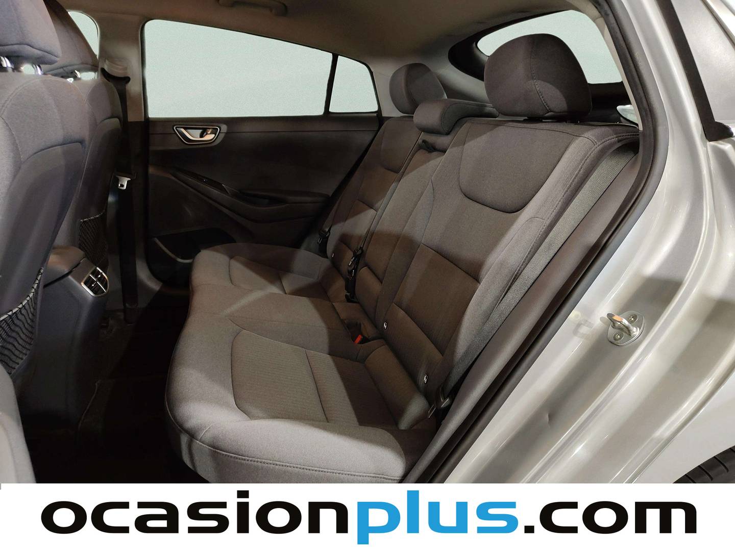 Foto asientos traseros Hyundai IONIQ Hyundai Ioniq 1.6 GDI HEV Tecno DT (141 CV)