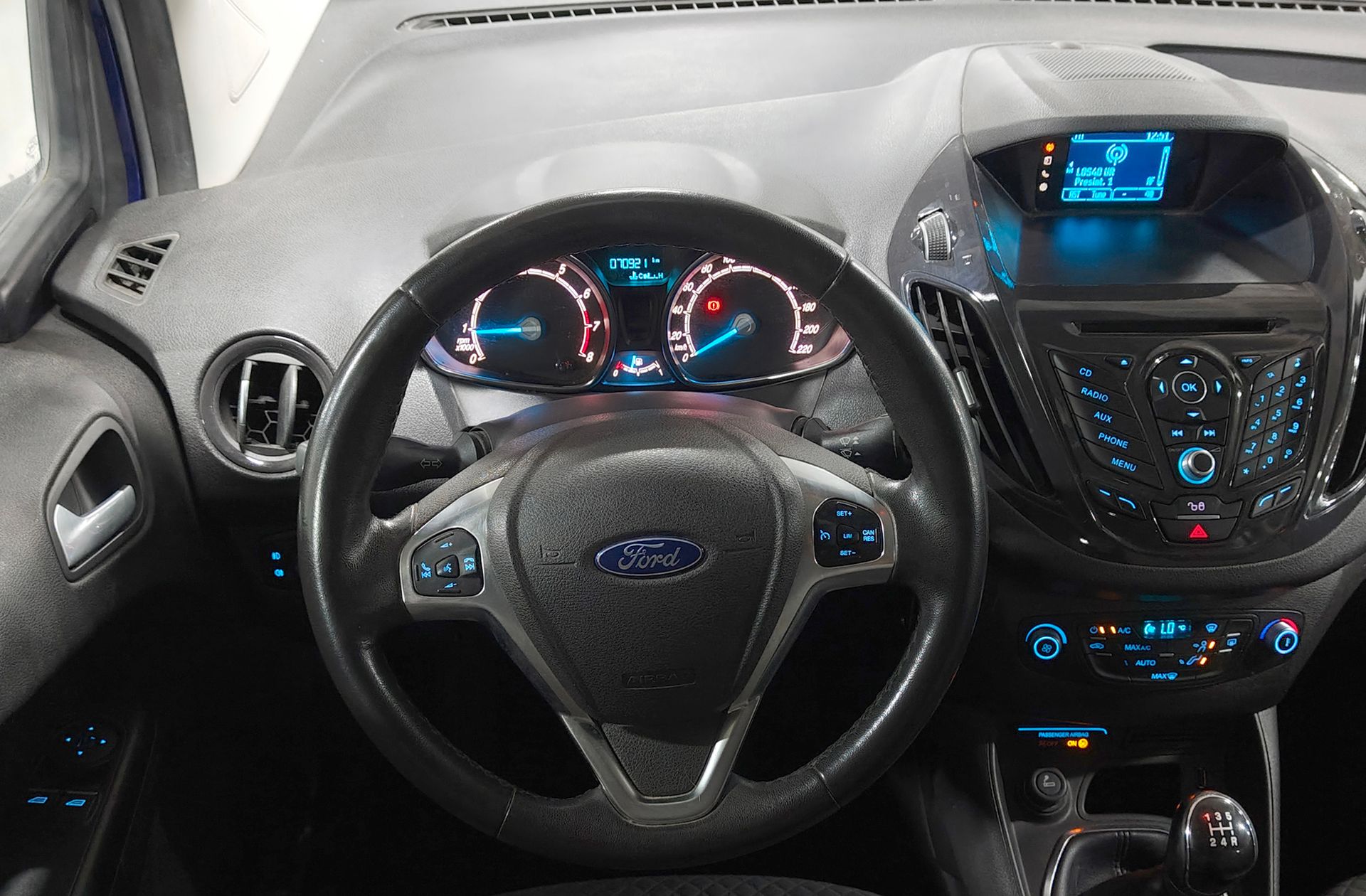 Ford Tourneo Courier 1.0 EcoBoost Titanium - foto 22
