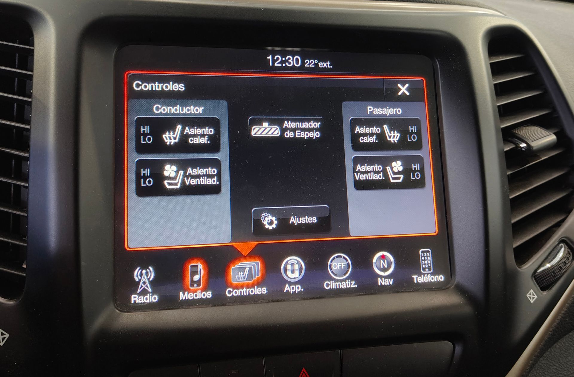 Jeep Cherokee 2.2D Night Eagle 4x4 ADI Aut. - foto 9