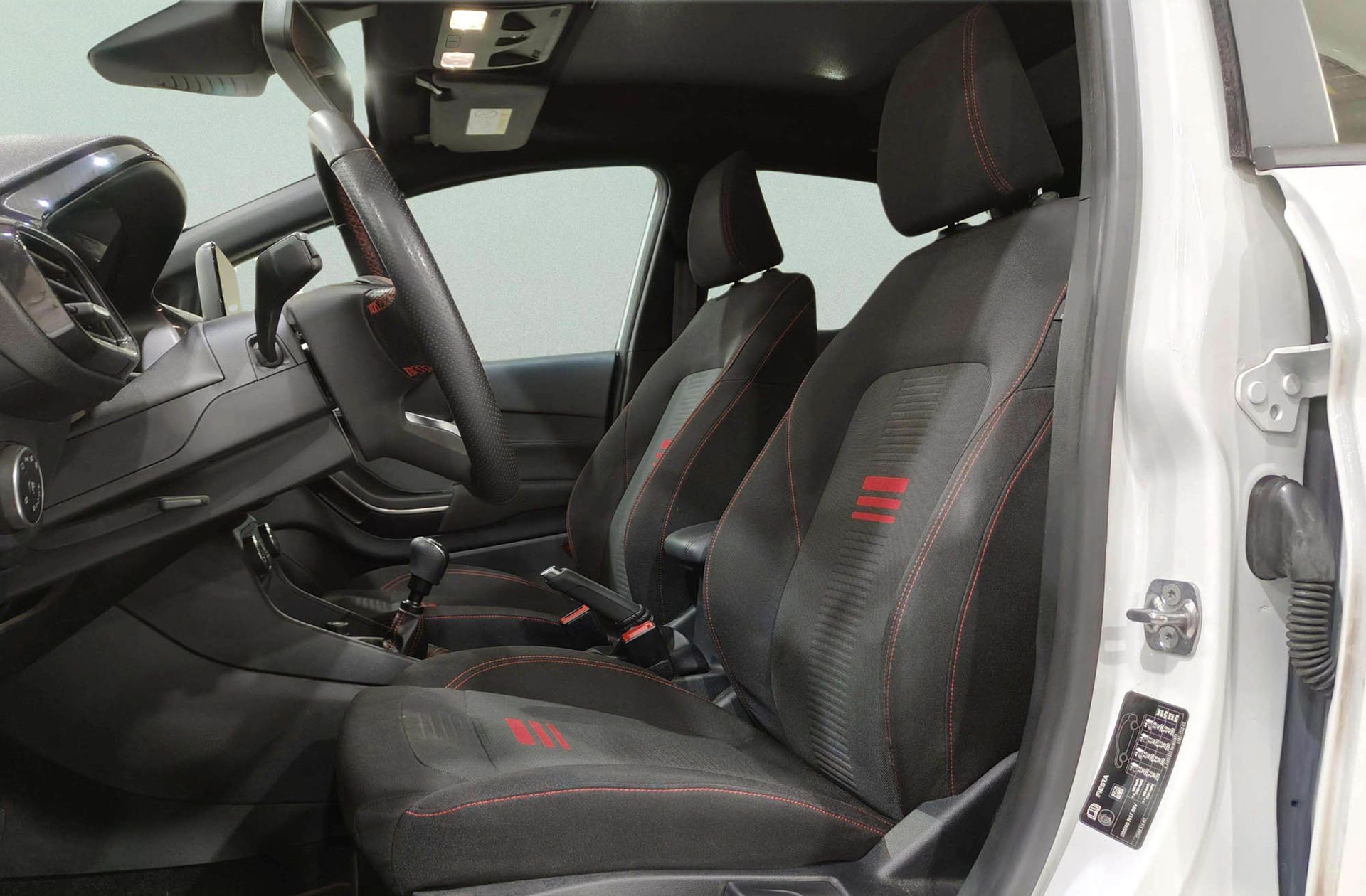 Ford Fiesta 1.0 EcoBoost MHEV ST-Line X - foto 13