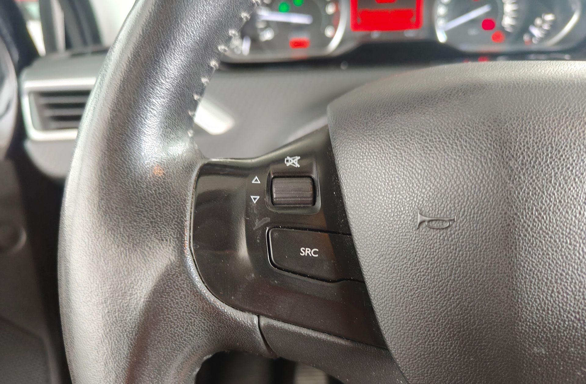 Peugeot 2008 BlueHDi 100 Style - foto 25