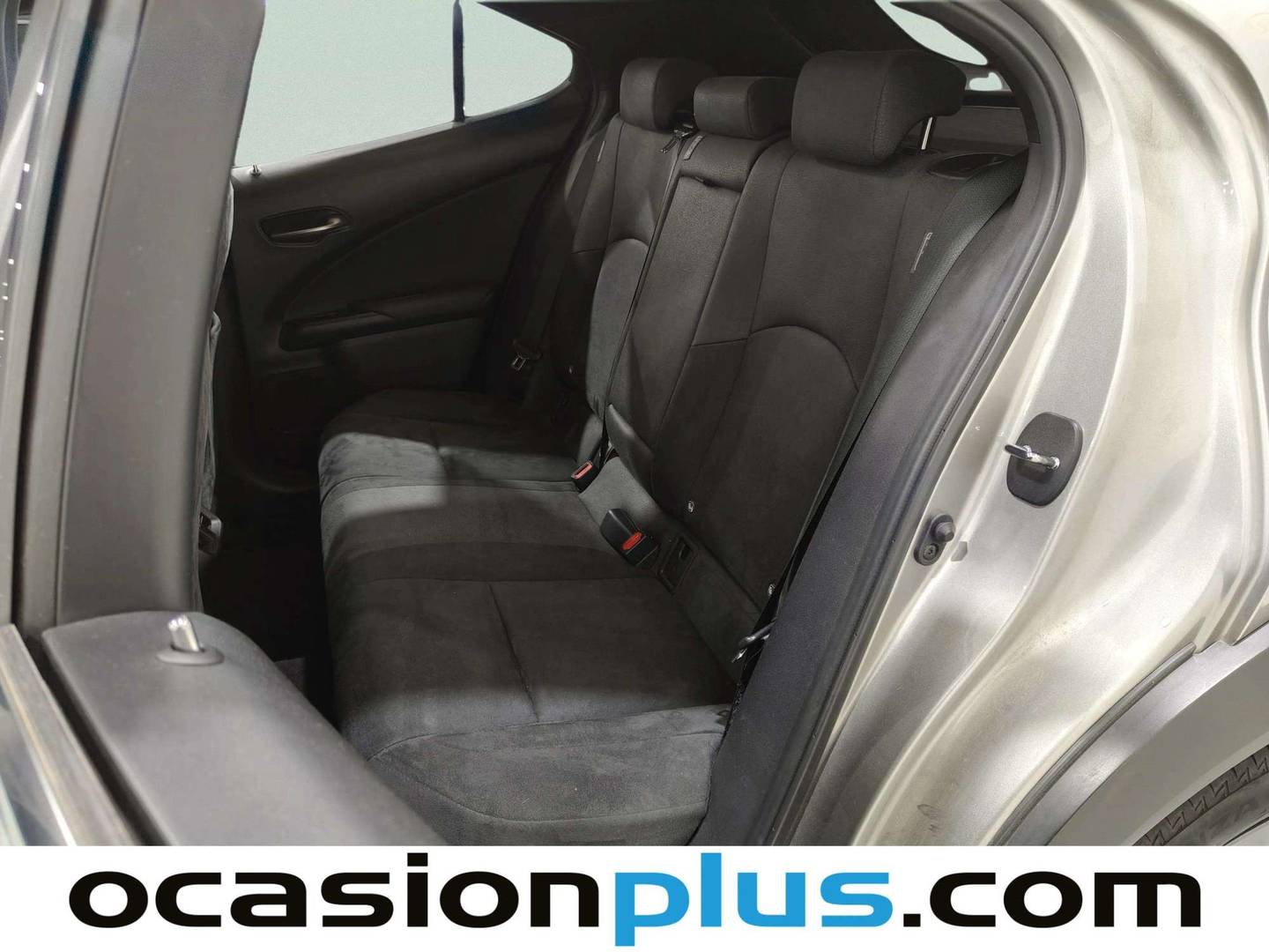 Foto asientos traseros Lexus UX Lexus UX 250h Business 2WD (184 CV)