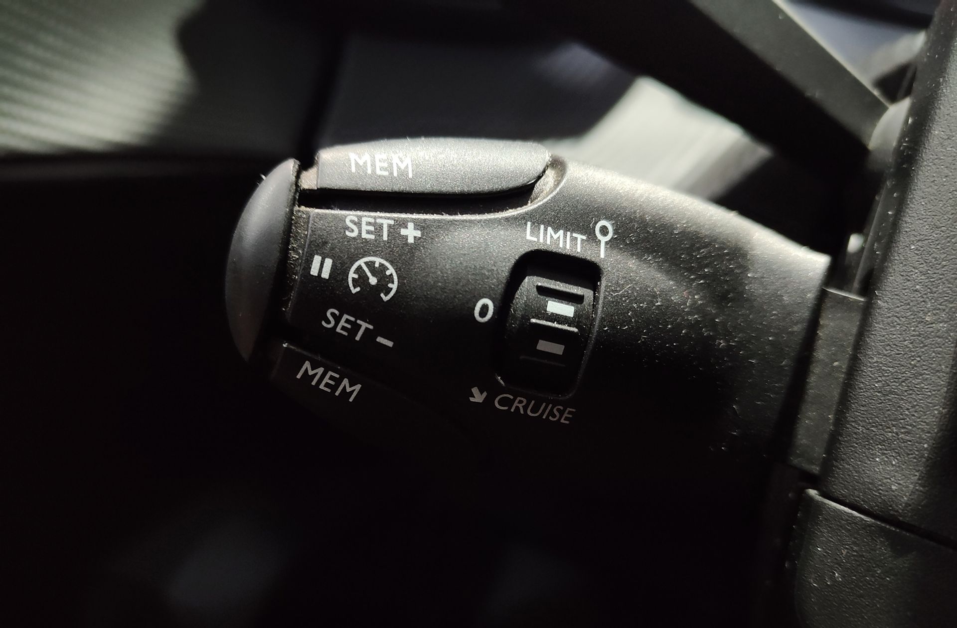 Peugeot 208 PureTech 100 Allure - foto 25