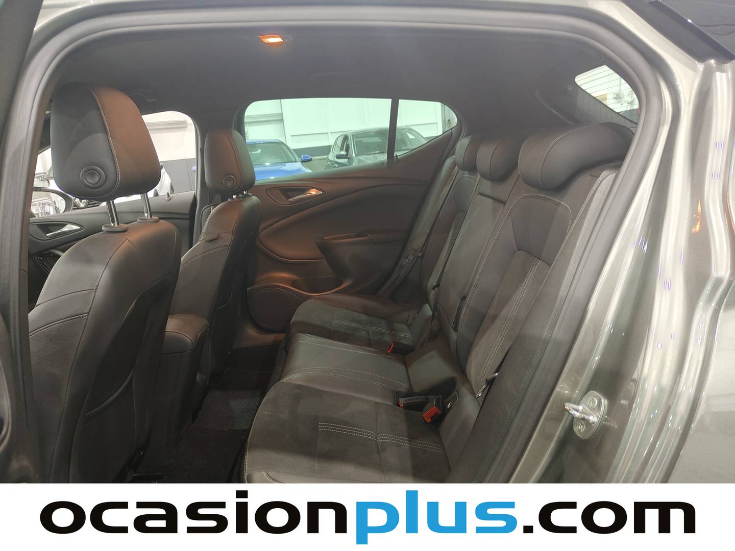 Foto asientos traseros Opel Astra Opel Astra 1.2T SHR Ultimate (145 CV)