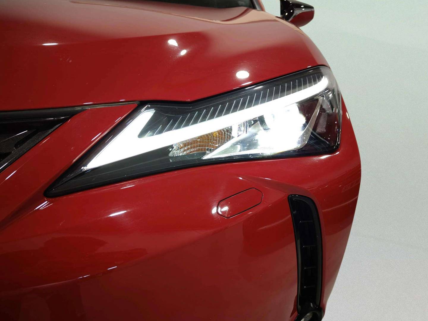 Acabados Lexus UX Lexus UX 250h Business 2WD (184 CV)