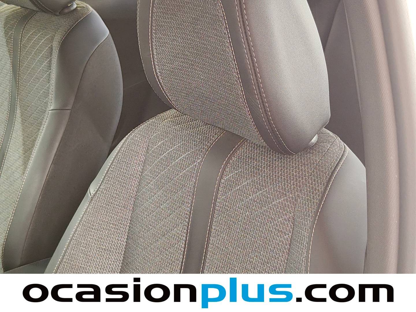 Extras y acabados del Peugeot 2008 Peugeot 2008 Allure Hybrid eDCS6 (145 CV)